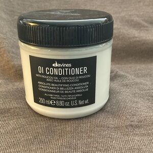 Davines OI Conditioner in Black and Cream